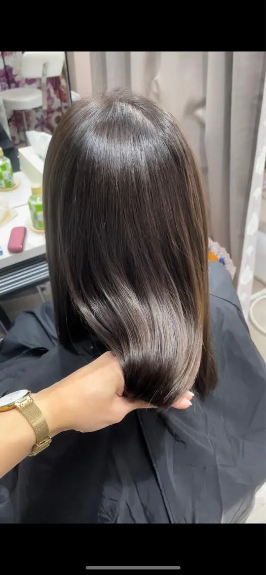 セミロング カラー グレージュ オリーブグレージュ オリーブグレー 福見 美保のヘアスタイル