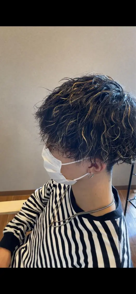 ショート パーマ ハイライト カット パーマ 鵜飼 真伍のヘアスタイル