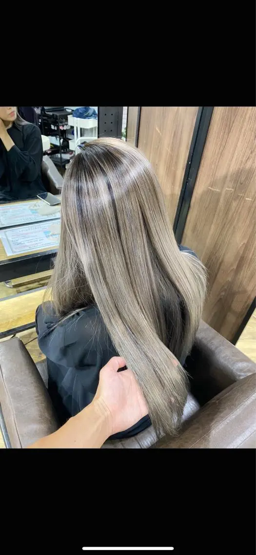 ロング レイヤーカット 山影✨バレイヤージュ ハイライト✨メンズ◎のヘアスタイル