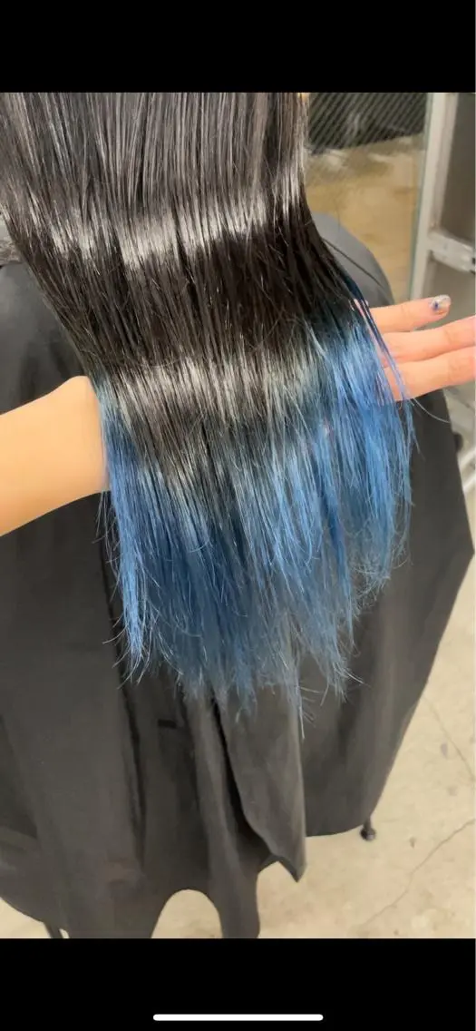 ロング カラー インナーカラー 推し ブリーチ 髪質改善のヘアスタイル