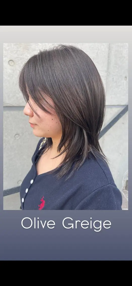 セミロング カラー グレージュ オリーブグレージュ オリーブグレー レイヤーカット ウルフカット ヘアカラー トリートメント 三浦 仁美のヘアスタイル
