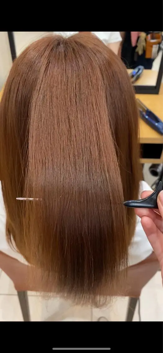 セミロング カラー あやめ【顔まわり/レ イヤー/柔らかカラ】のヘアスタイル