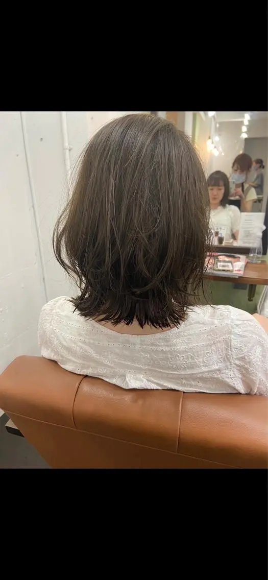 ミディアム カラー パーマ ヘアアレンジ メンズ キッズ ネイル マツエク・マツパ アイブロウ ミディアムパーマ メンズハイライト メンズパーマ ブラウンカラー ケアカラー 久木原 ゆりのヘアスタイル