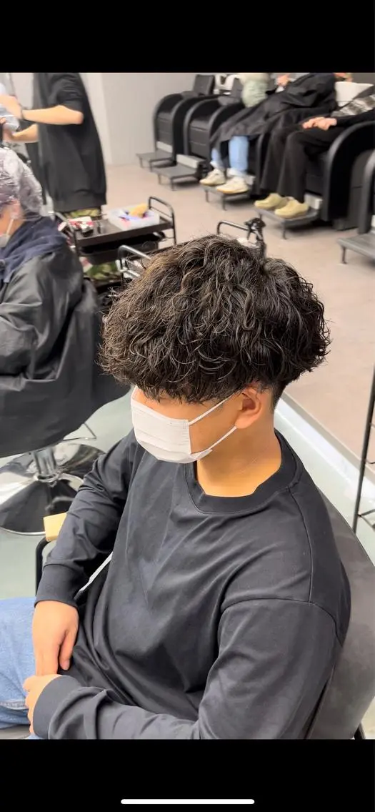 パーマ メンズ メンズパーマ 波巻きパーマ k jの眉毛・アイブロウイメージ