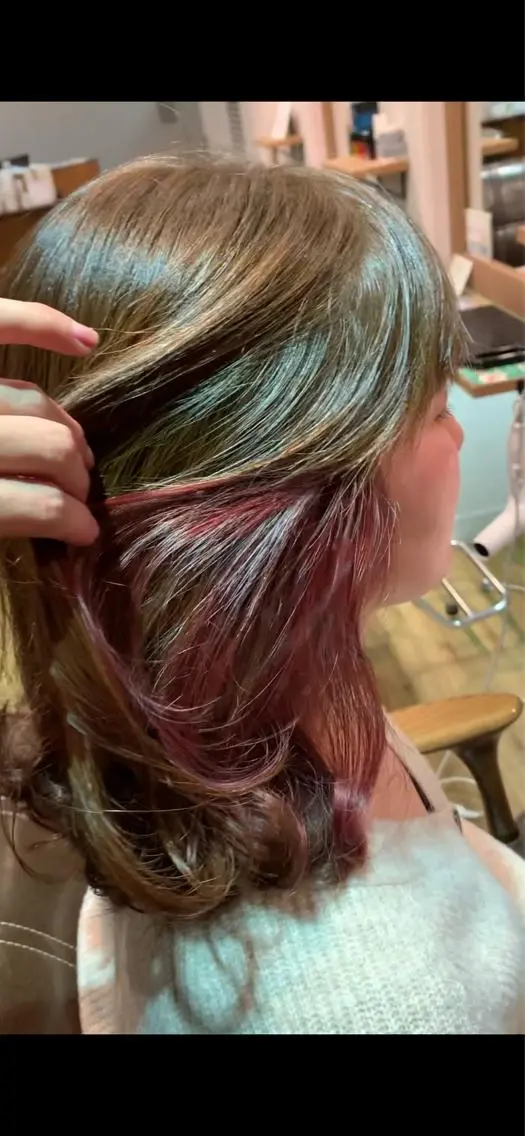 セミロング カラー アッシュ インナーカラー ピンクカラー ヘアカラー トリートメント ツキダテ ユイのヘアスタイル