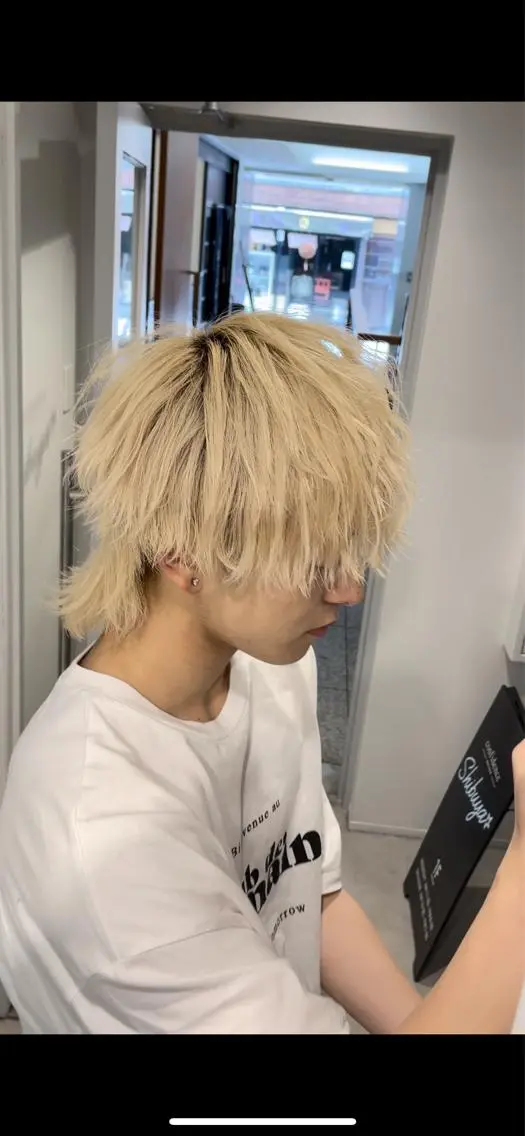 ショート カラー ヘアアレンジ メンズ メンズハイトーン メンズウルフカット ハイトーンカラー ウルフカット 飯塚 想のヘアスタイル