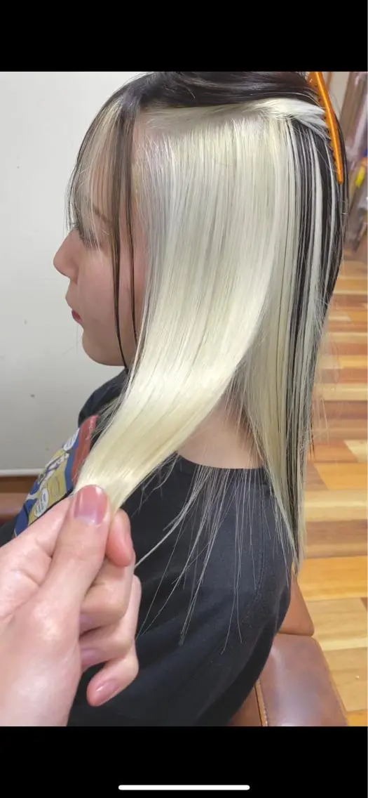 ミディアム カラー 抜きっぱなしブロンド 内山 京耶のヘアスタイル