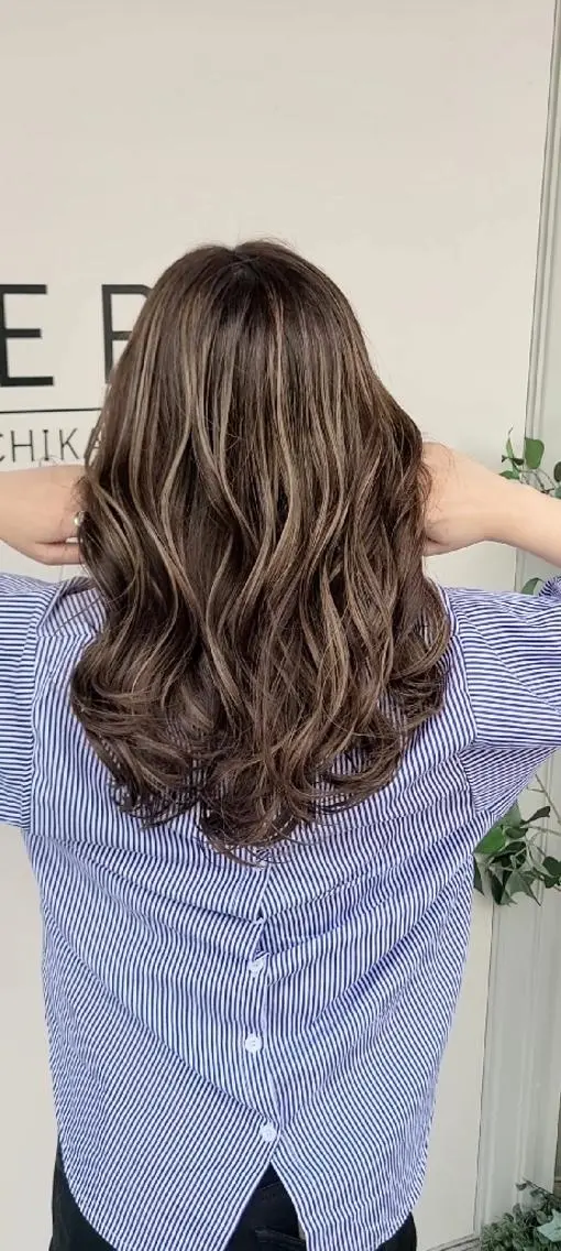 セミロング カラー アッシュ アッシュグレー バレイヤージュ ベージュカラー ブリーチ ヘアカラー バレイヤージュ/ ハイライト/大内格のヘアスタイル