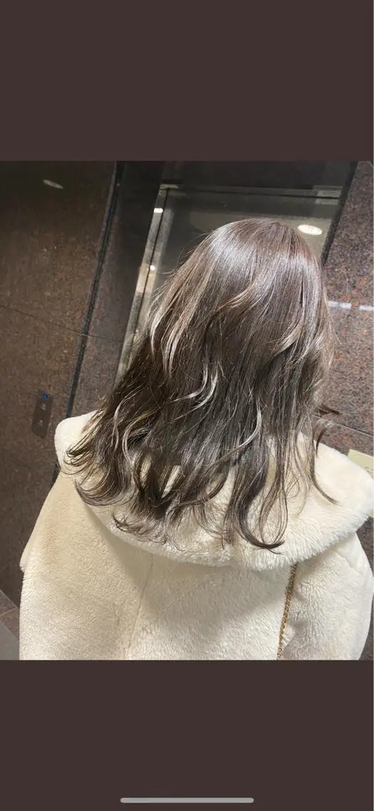 セミロング 新宿/韓国レイヤー/ 顔まわり透明感カラーのヘアスタイル