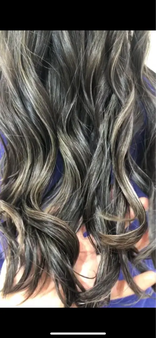 ロング カラー ハイライトカラー ハイライト 松永 梨央のヘアスタイル