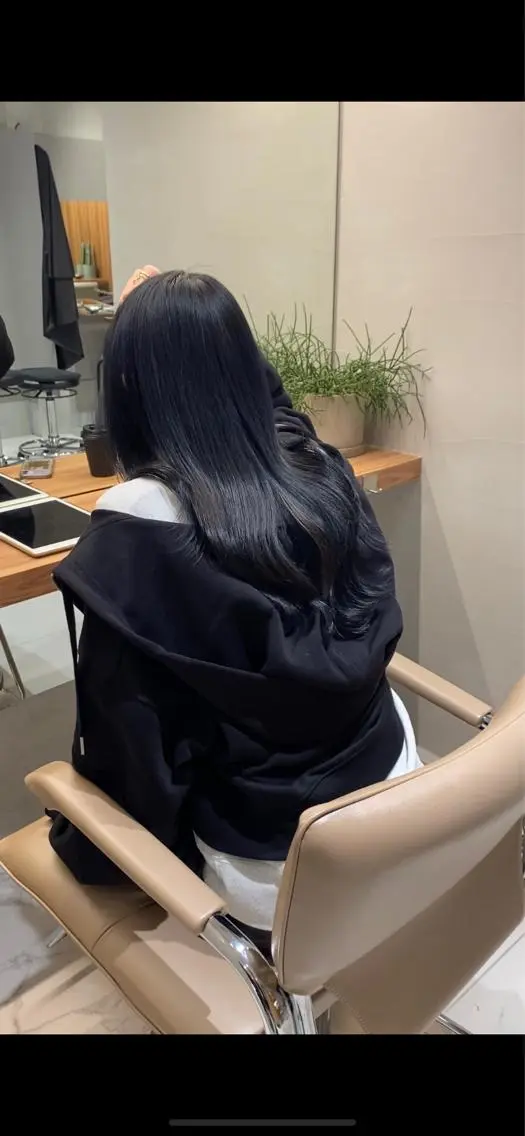 ロング ブリーチなし 寒色カラーのヘアスタイル