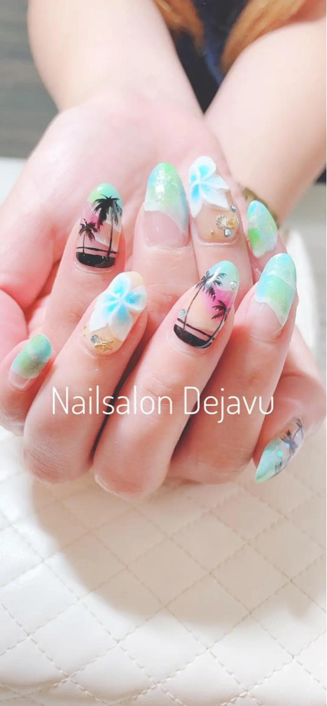 ネイル アートネイル ストーンネイル 夏ネイル Nail salon Dejavu 🌿のネイルデザイン