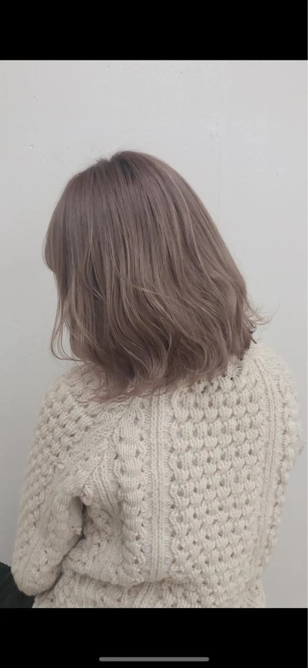 セミロング ミルクティーカラー イイサカシュンスケのヘアスタイル
