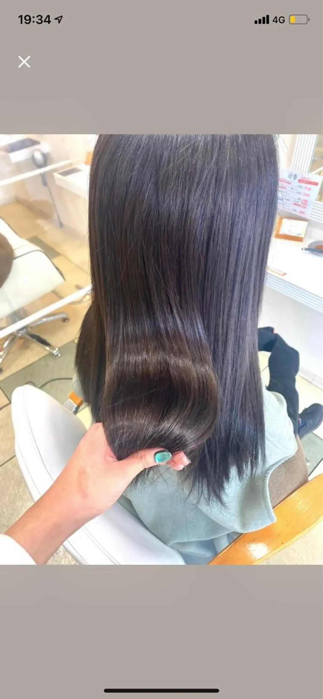 ミディアム カラー 小野 茉奈美のヘアスタイル