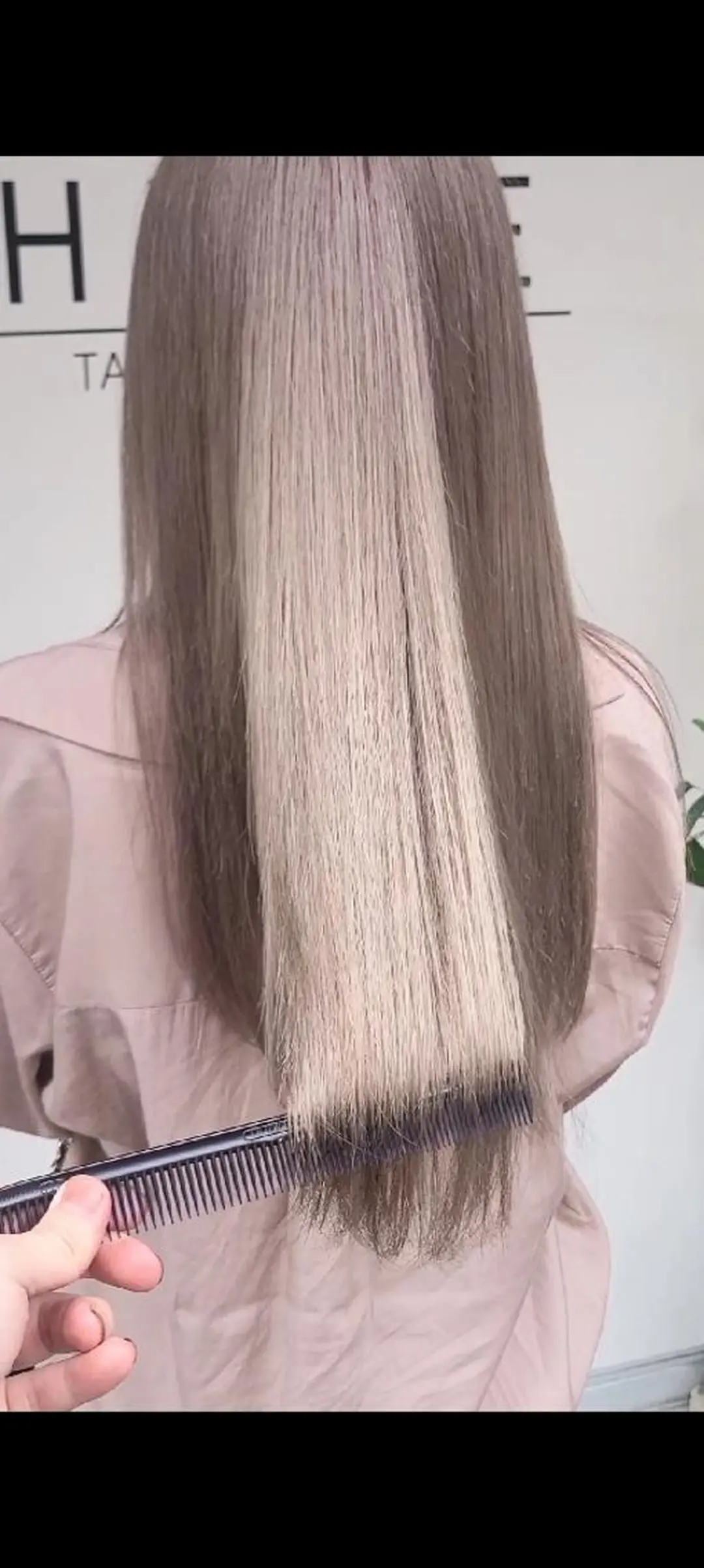 ロング カラー アッシュ アッシュグレー バレイヤージュ ベージュカラー ブリーチ ヘアカラー バレイヤージュ/ ハイライト/大内格のヘアスタイル