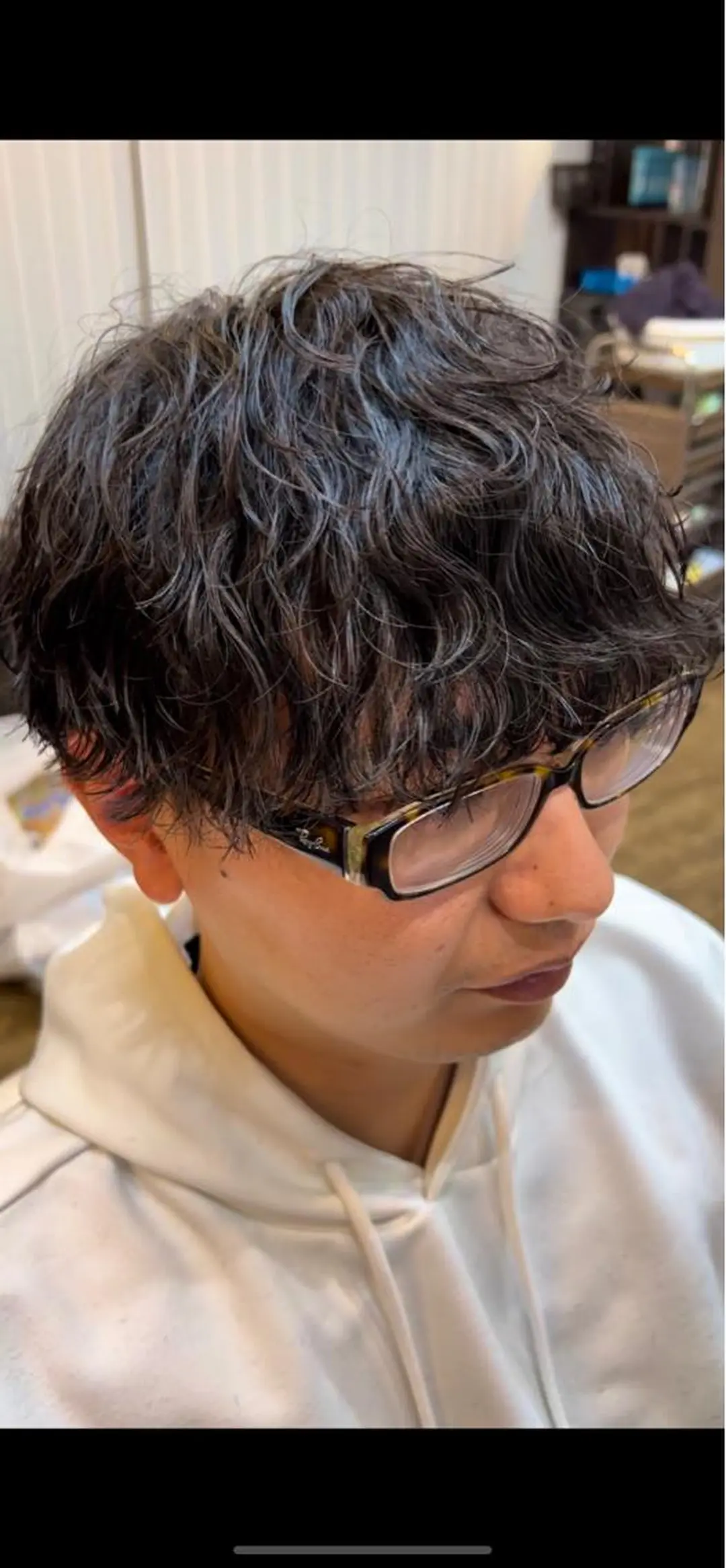 ミディアム パーマ メンズ 波巻きパーマ 二本木 秀成のヘアスタイル