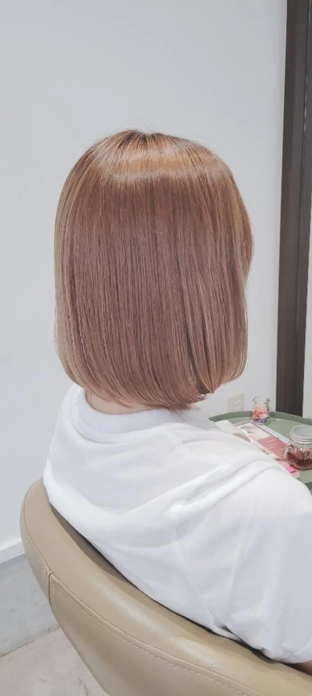 カラー ショート ベージュカラー ミルキーベージュ カット ヘアカラー トリートメント 尾澤 尚希のヘアスタイル