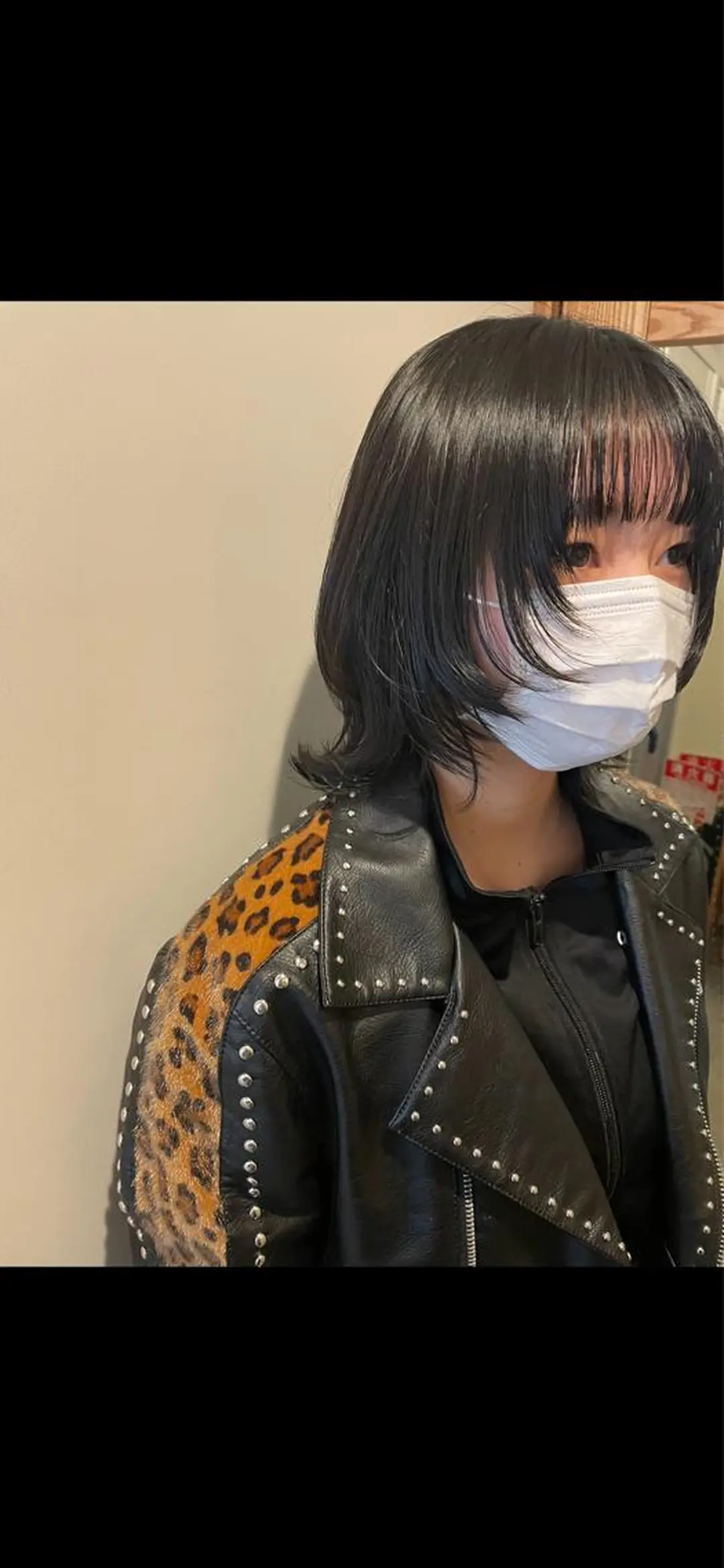 ミディアム カラー ウルフカット カット クワハラ イオリのヘアスタイル