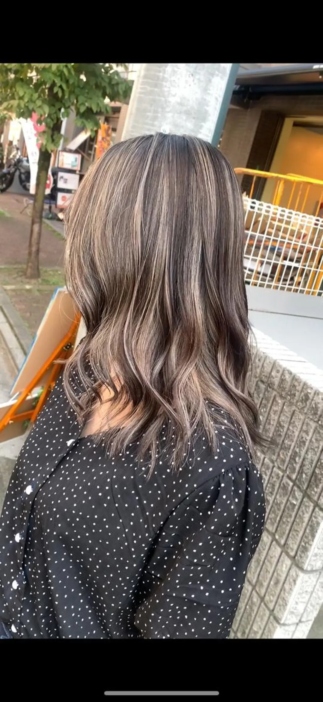 カラー バレイヤージュ ブリーチ グレージュ ハイライトカラー ハイトーンカラー 石井辰功也 フリーランス美容師のヘアスタイル