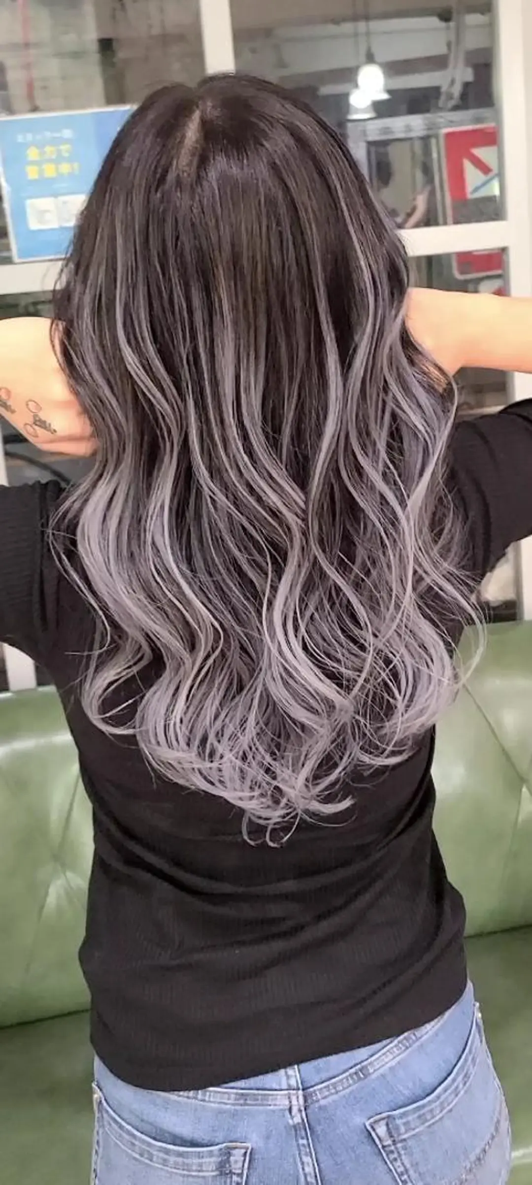 ロング カラー アッシュ アッシュグレー バレイヤージュ ベージュカラー ブリーチ バレイヤージュ/ ハイライト/大内格のヘアスタイル