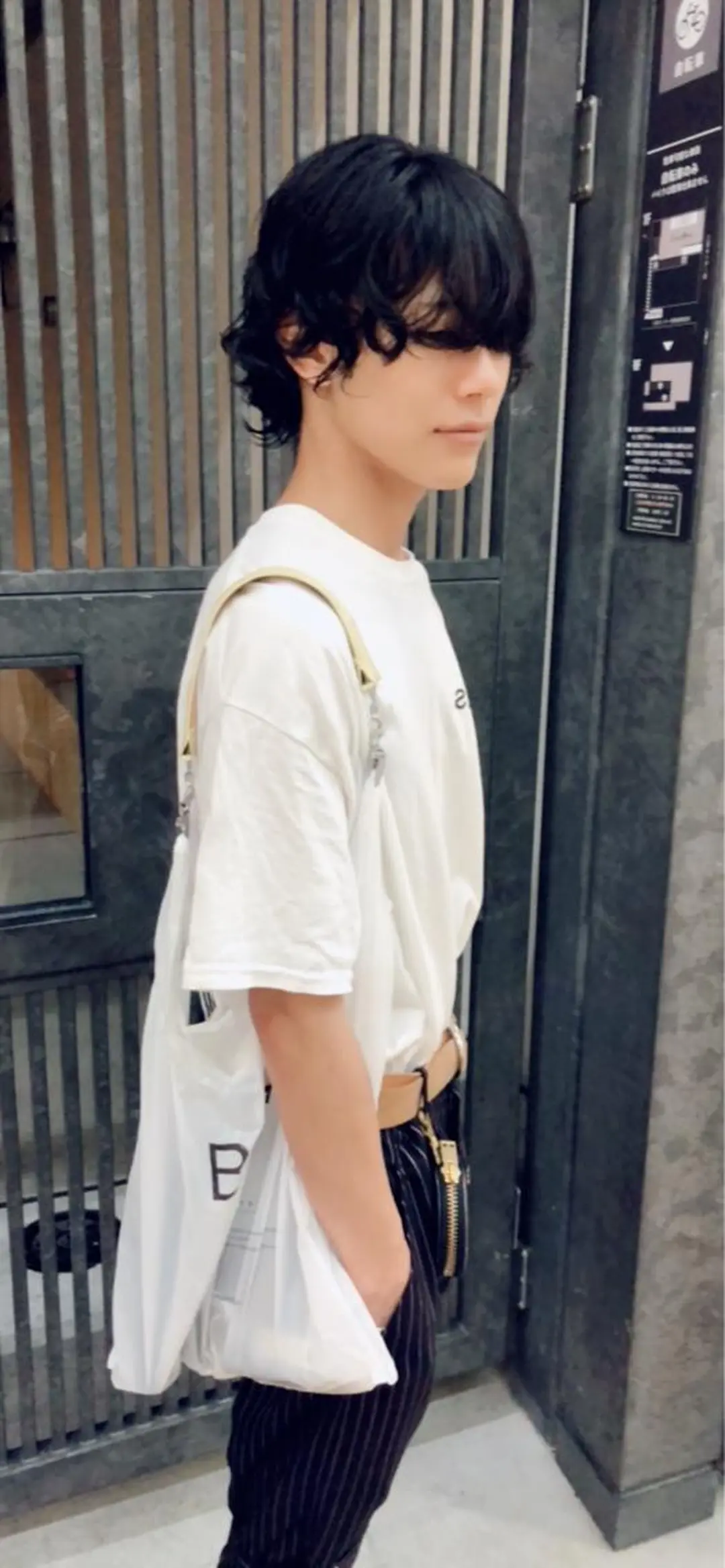 ミディアム パーマ メンズ ウルフカット／吉村 桃子のヘアスタイル