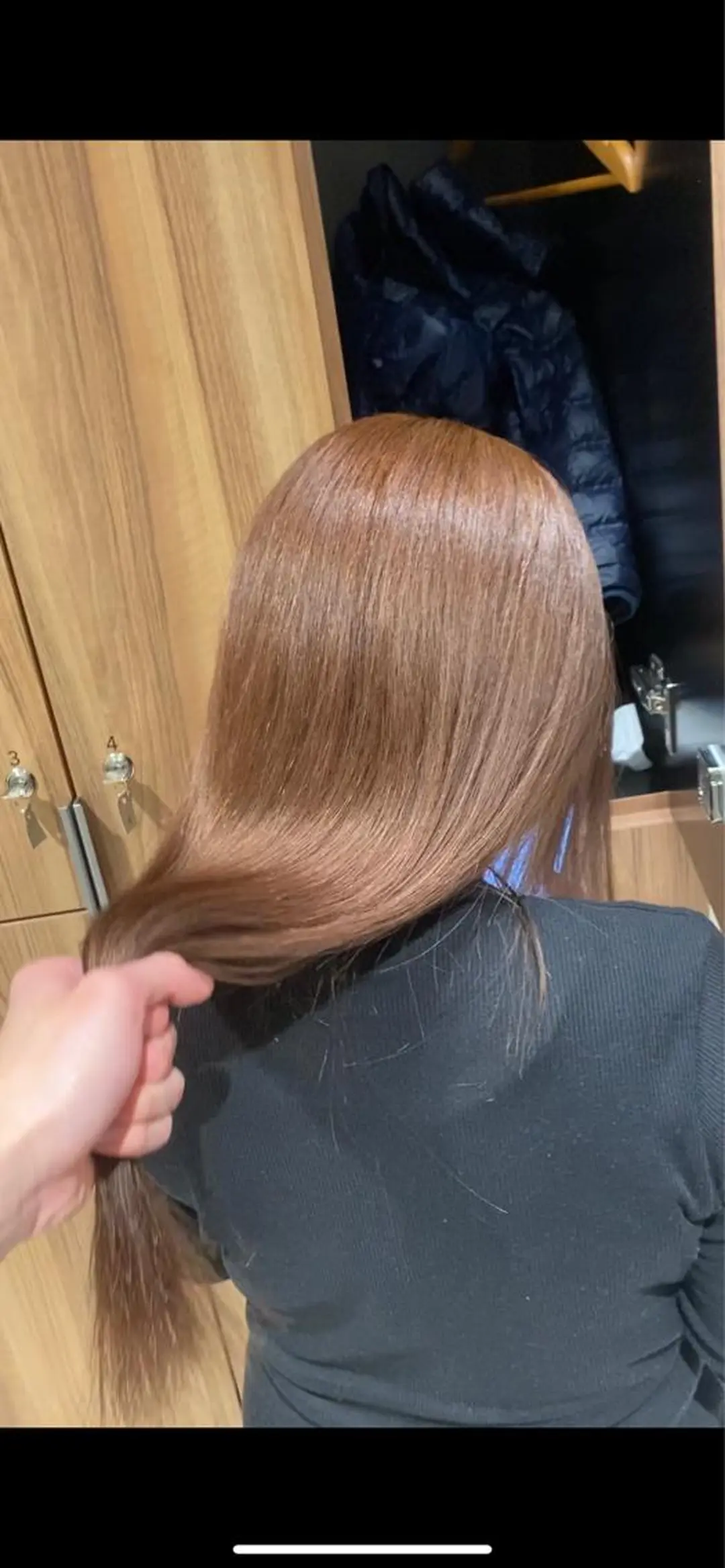 ロング カラー ベージュカラー ブリーチなし 寒色カラーのヘアスタイル