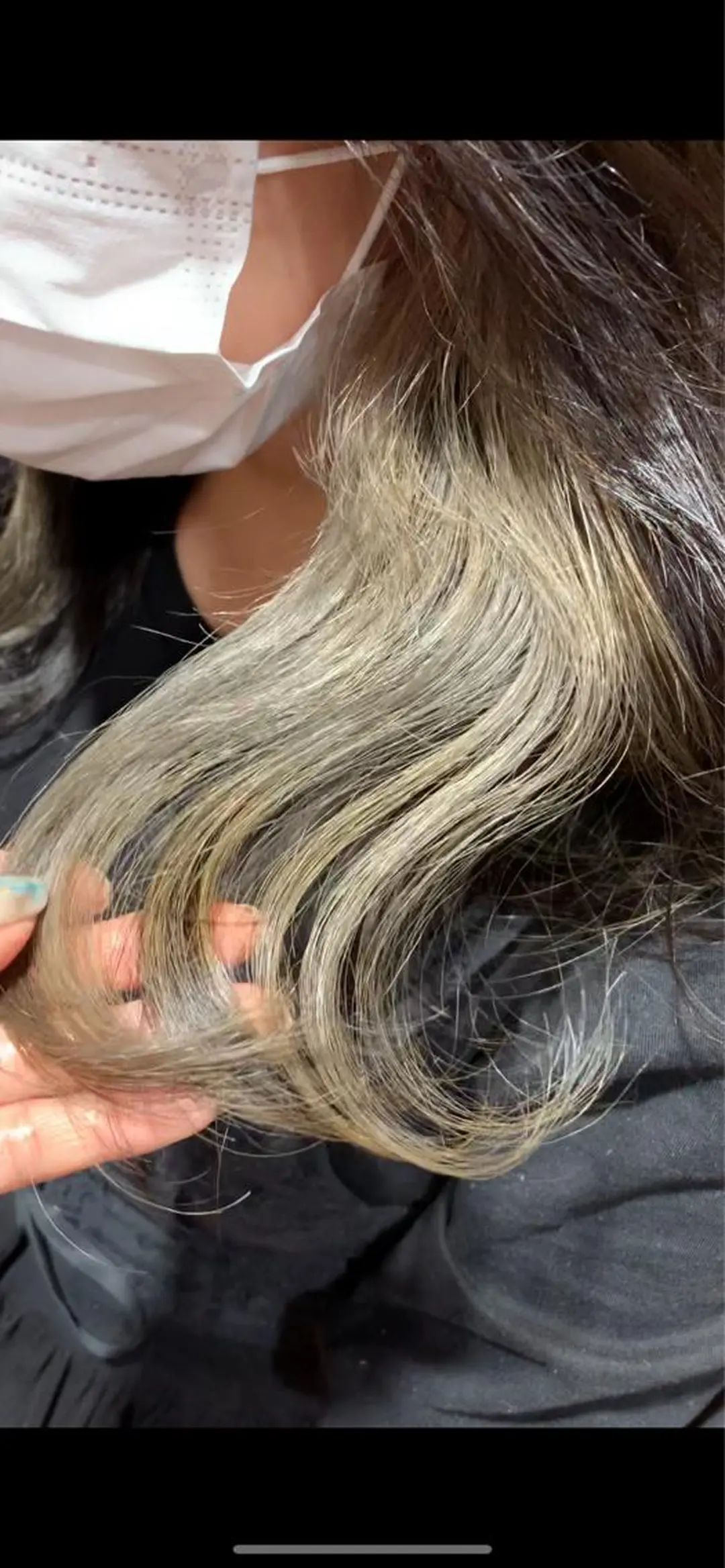 ロング カラー パーマ ヘアアレンジ メンズ キッズ ネイル マツエク・マツパ メンズブリーチ アディクシーカラー ブリーチ グレージュ ホワイト カット ヘアカラー トリートメント ウルフレイヤーカット /チヒロのヘアスタイル