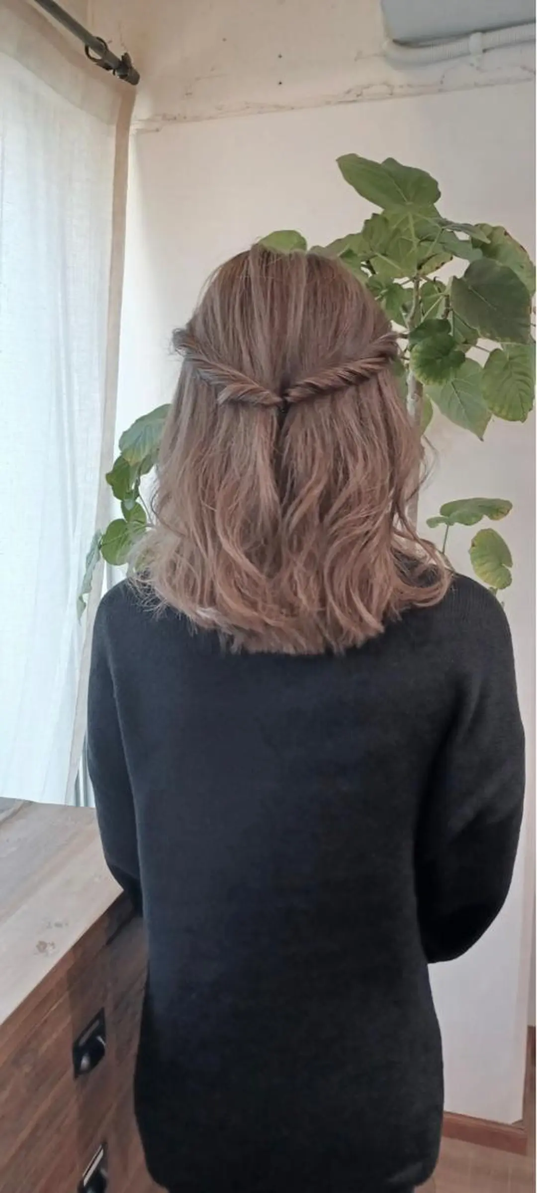 セミロング カラー ヘアアレンジ グレージュ 吉田 小百合のヘアスタイル