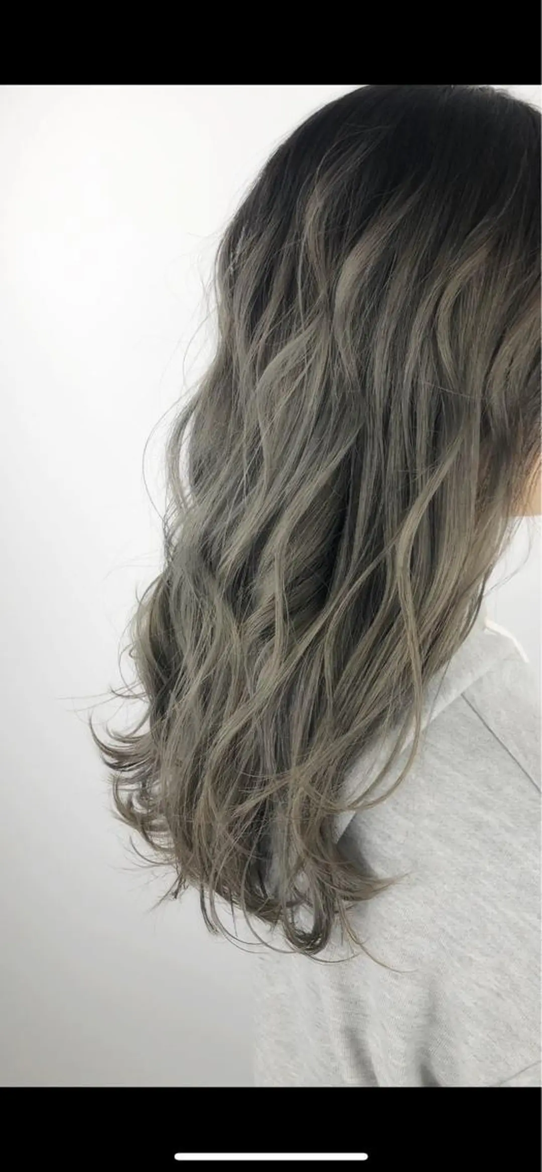 セミロング カラー 小嶋 真滋のヘアスタイル