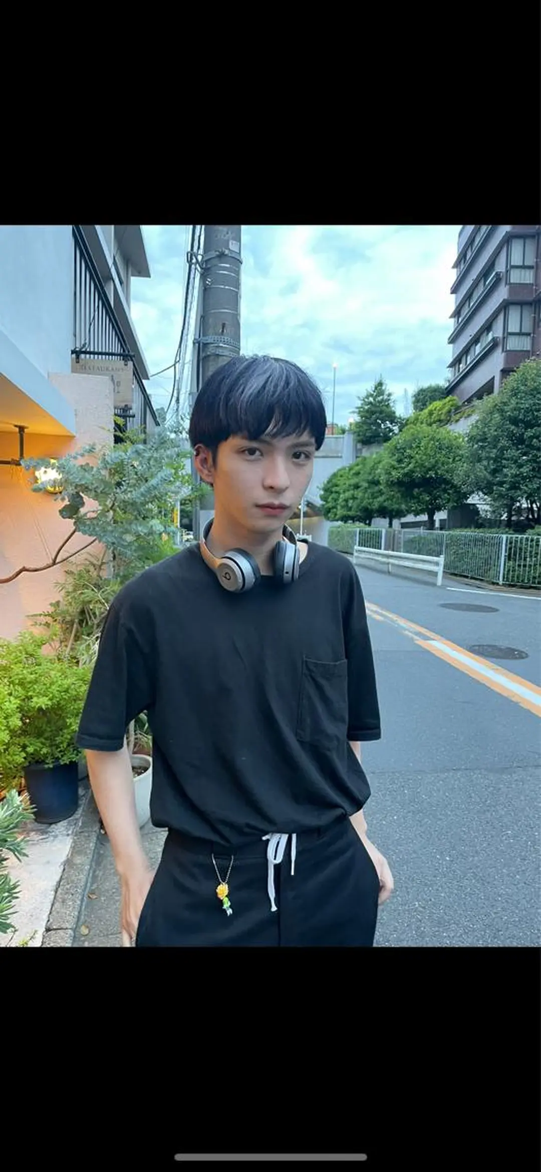 ショート カラー メンズ メンズバレイヤージュ メンズブリーチ センターパート フェードカット メンズハイライト ヘアカラー トリートメント スパイラルパーマ 🌐hina⭐️のヘアスタイル