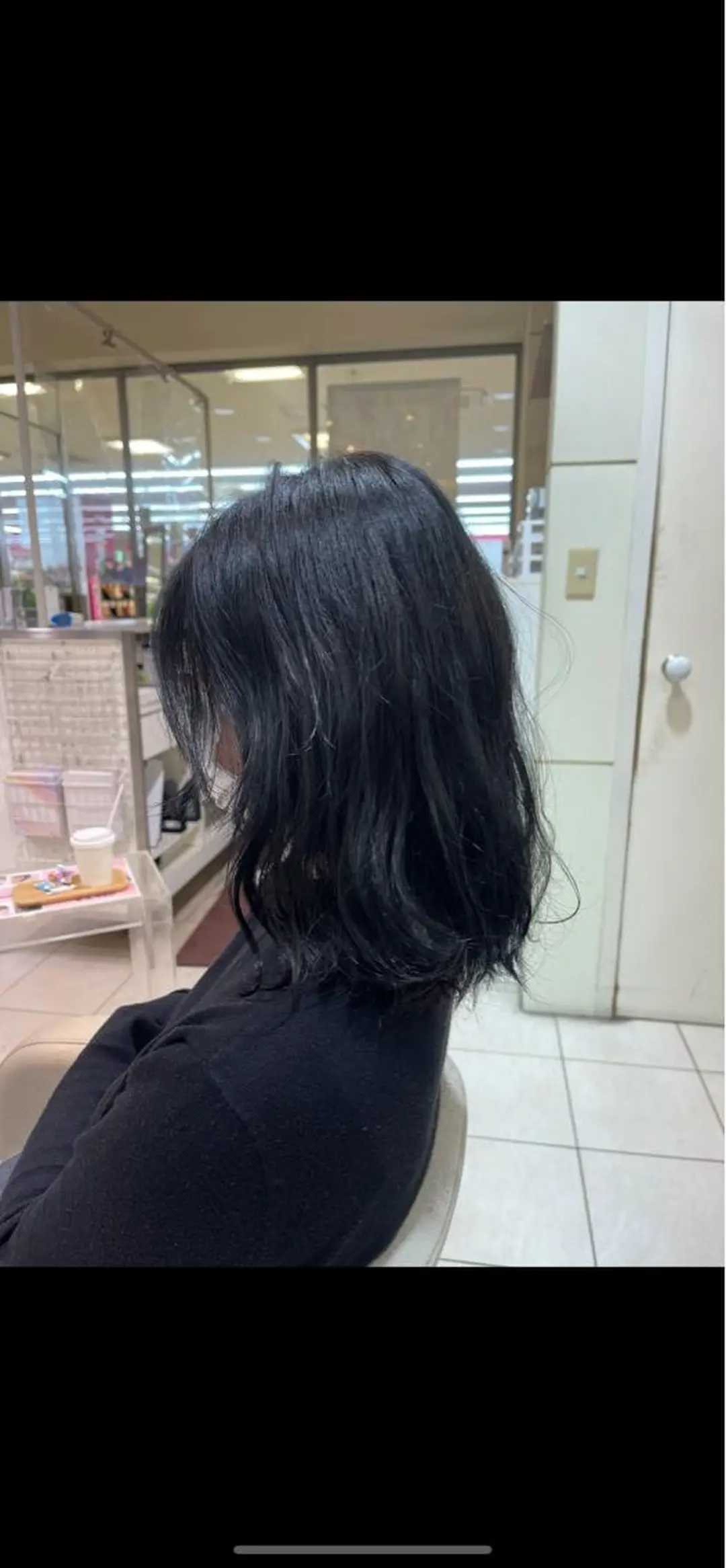 セミロング カラー 黒髪 ブルーカラー ブルーブラック カネヒラ リョウスケのヘアスタイル