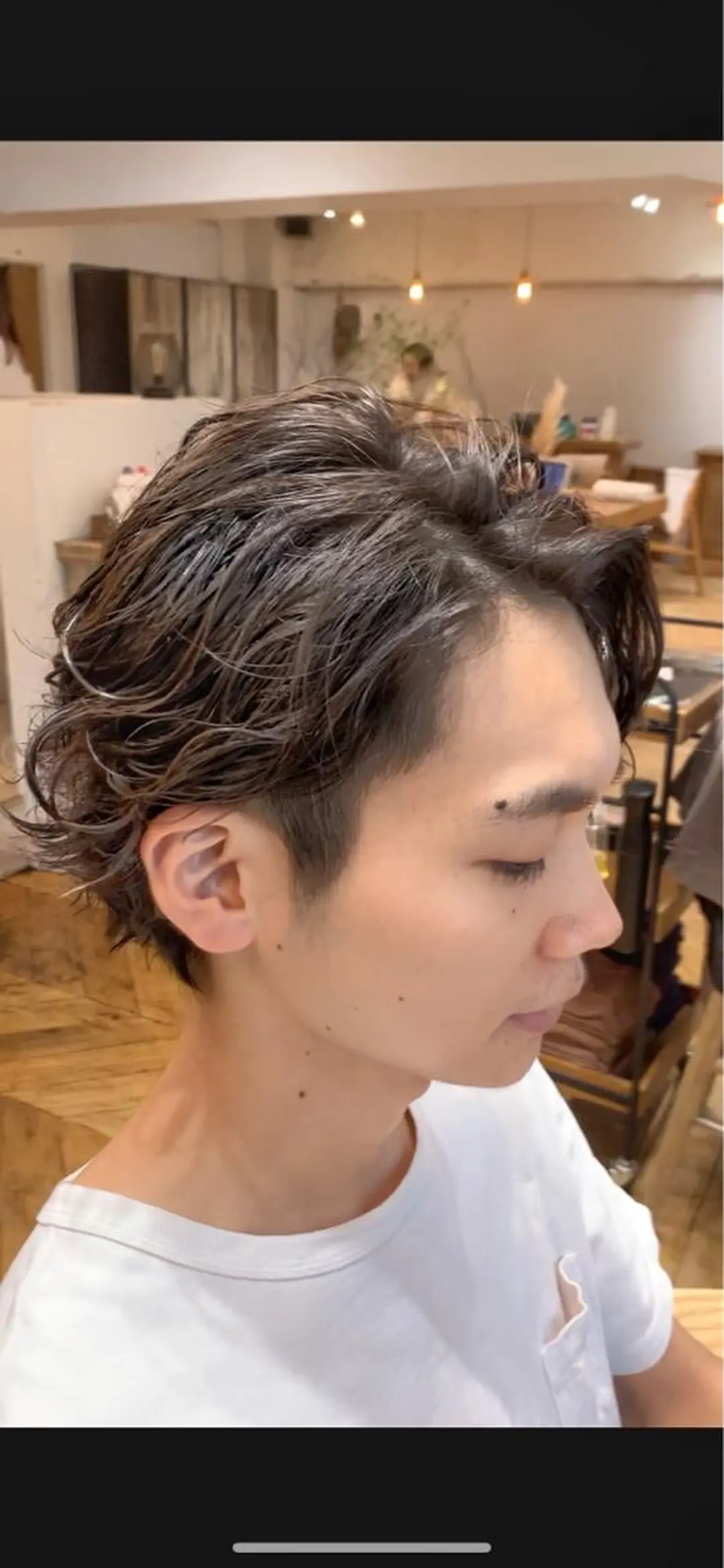 ショート パーマ メンズ メンズブリーチ センターパート フェードカット メンズハイライト メンズハイトーン メンズStylist 山根慧のヘアスタイル