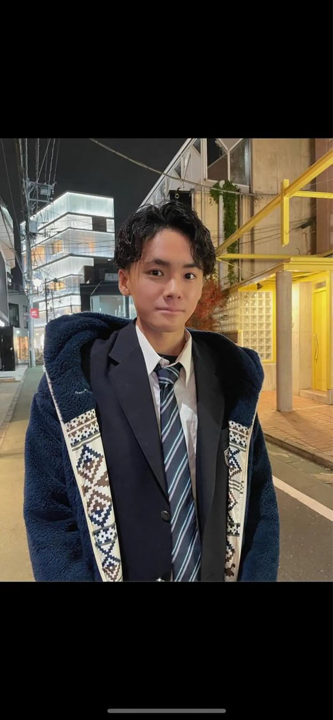 ショート カラー パーマ メンズ メンズバレイヤージュ メンズブリーチ センターパート フェードカット メンズハイライト スパイラルパーマ 🌐hina⭐️のヘアスタイル