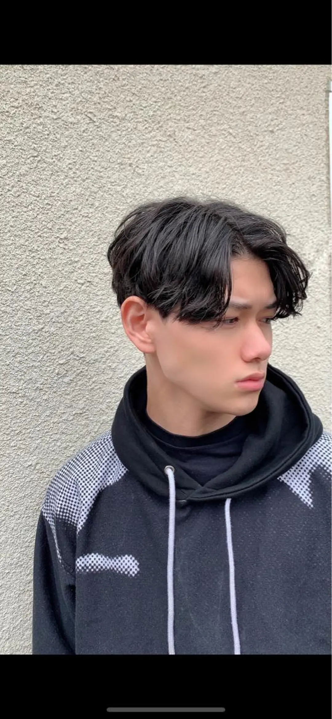 ミディアム パーマ メンズ ミディアムパーマ センターパート メンズパーマ スパイラルパーマ メンズStylist 山根慧のヘアスタイル