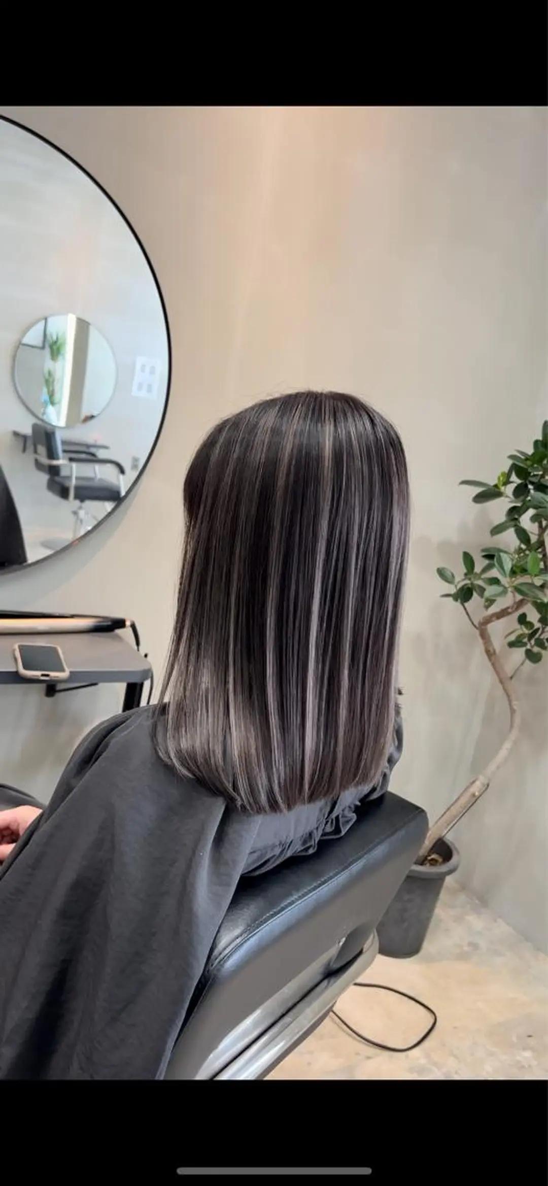 ミディアム カラー リサ tonieのヘアスタイル