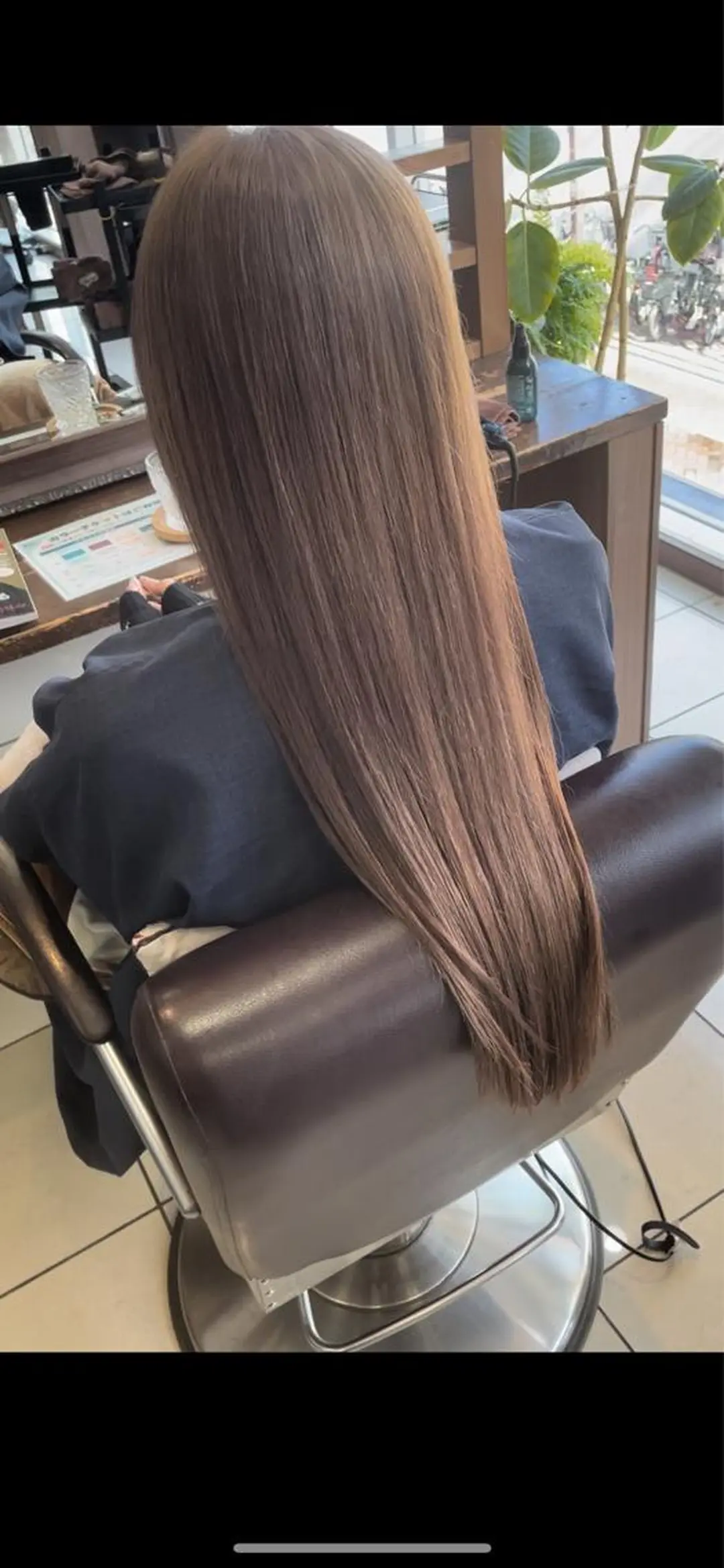 ロング カラー ベージュカラー ブリーチ ブラウンカラー ケアブリーチ ミルクティーベージュ 福見 美保のヘアスタイル