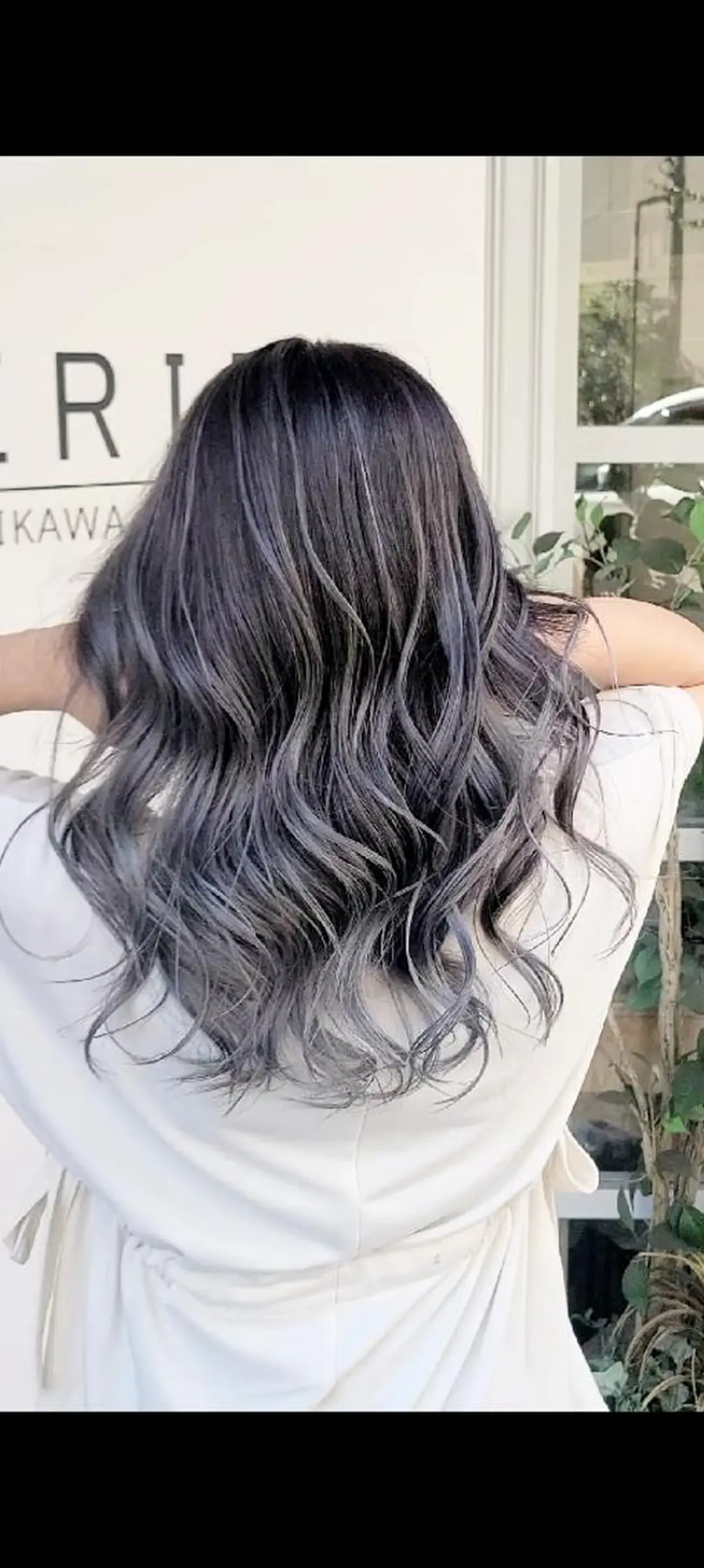 ロング カラー アッシュ アッシュグレー バレイヤージュ ベージュカラー ブリーチ cherie所属・バレイヤージュ/ ハイライト/大内格のヘアスタイル