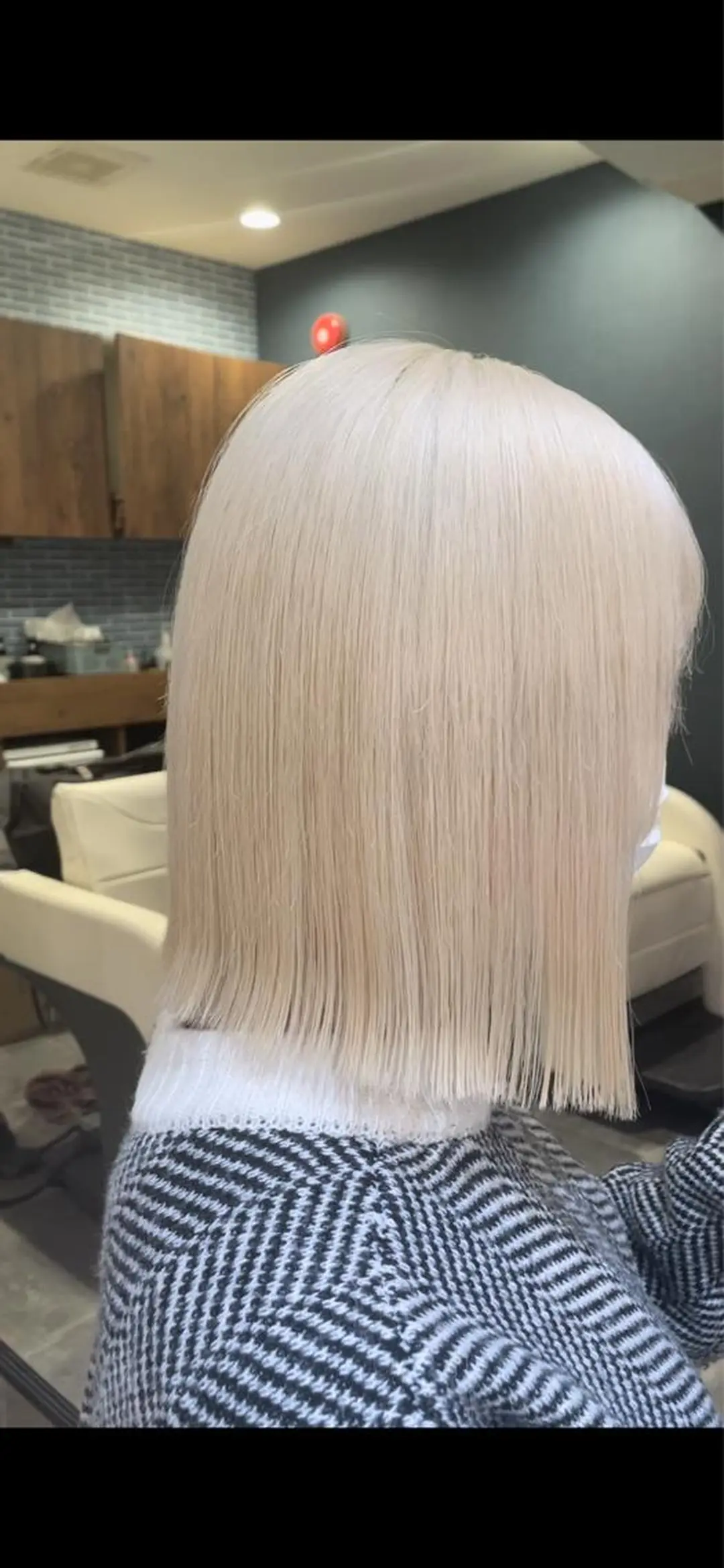 ショート カラー ブリーチ 市川 澪のヘアスタイル