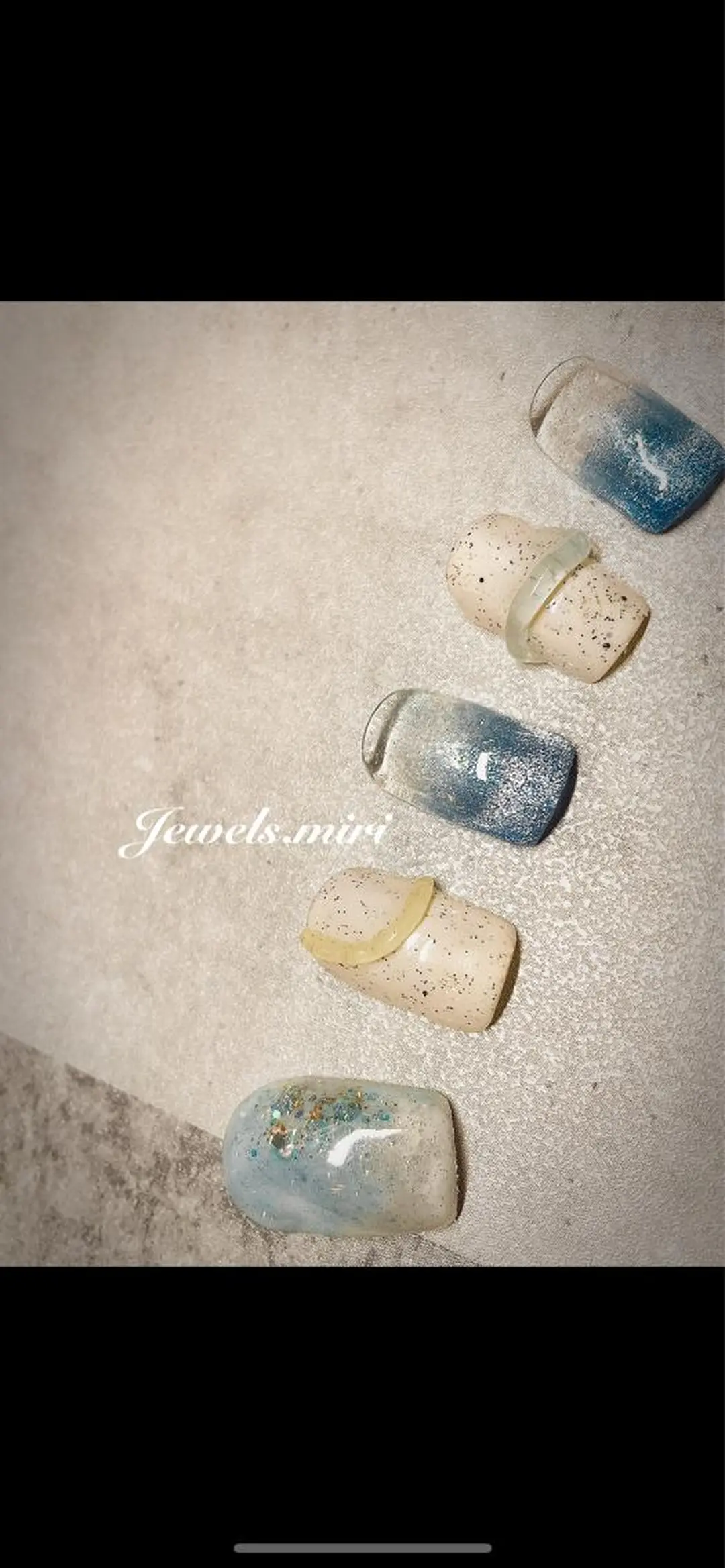 ネイル ブルー ジェルネイル 春ネイル 夏ネイル ホワイト ネイルサロン Jewels Mのネイルデザイン