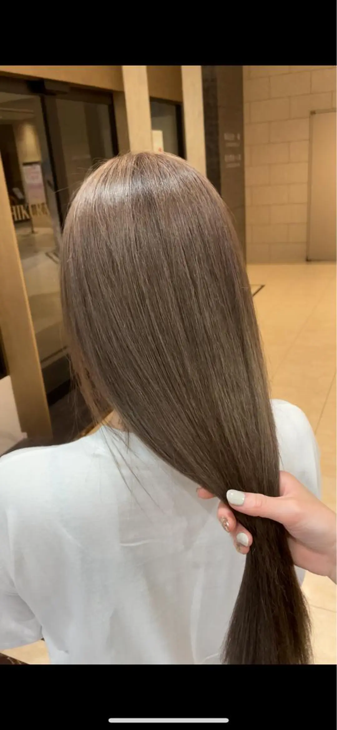 ロング カラー ベージュカラー ブリーチ 透明感カラー ミルクティーベージュ 七井 香奈 (なないかな)のヘアスタイル