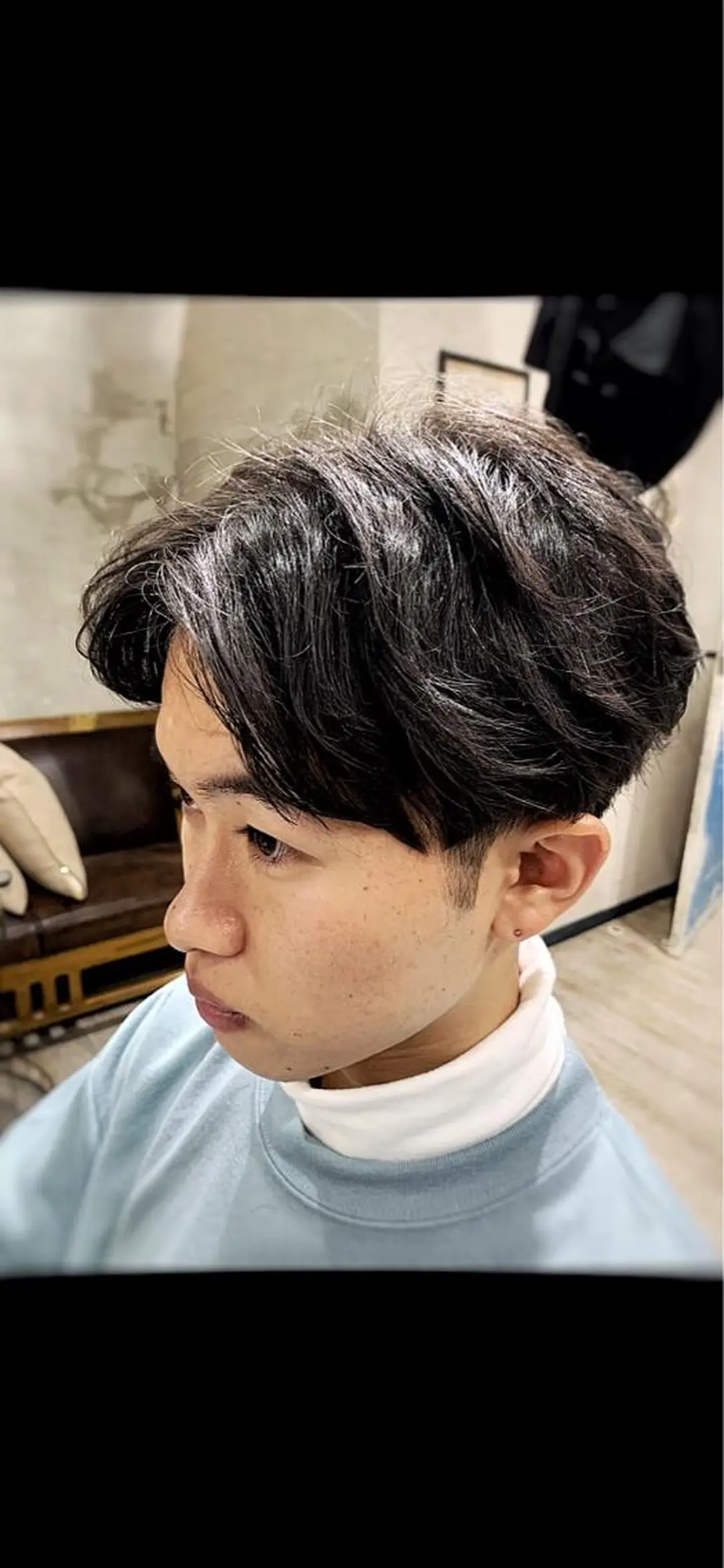 ミディアム パーマ メンズ ミディアムパーマ センターパート メンズパーマ メンズStylist 山根慧のヘアスタイル