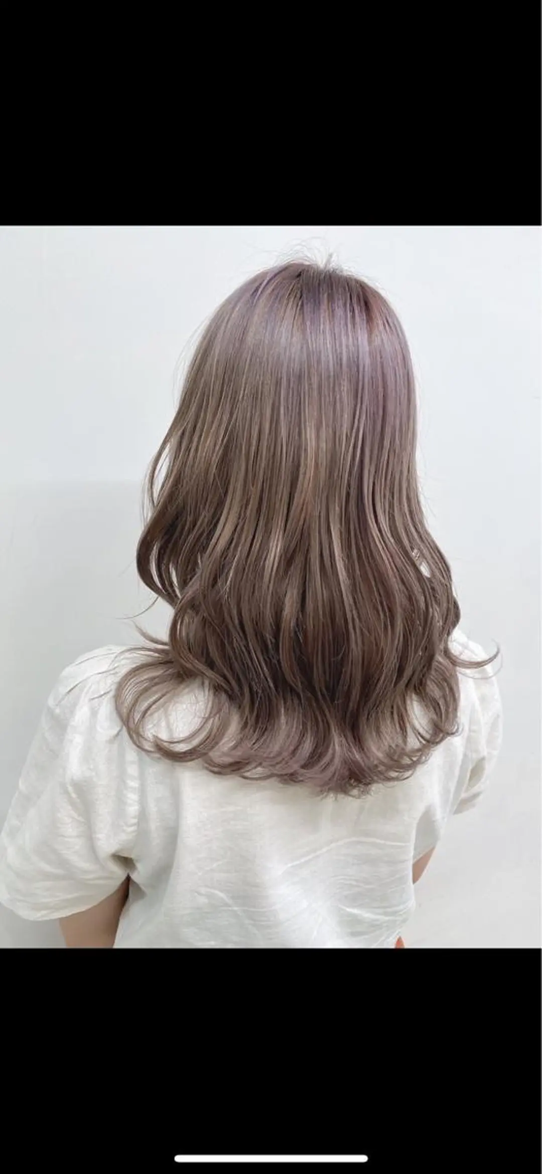 カラー ミルクティーカラー イイサカシュンスケのヘアスタイル