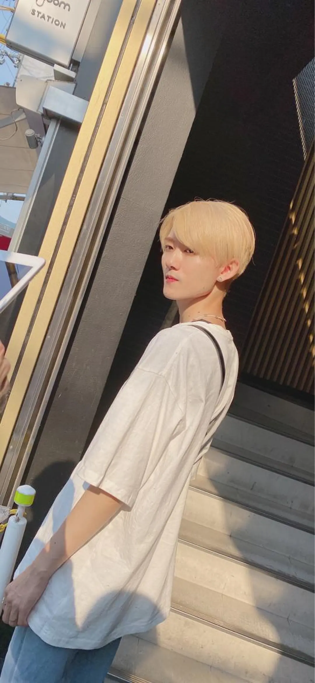 ショート ブリーチ BAM BIのヘアスタイル