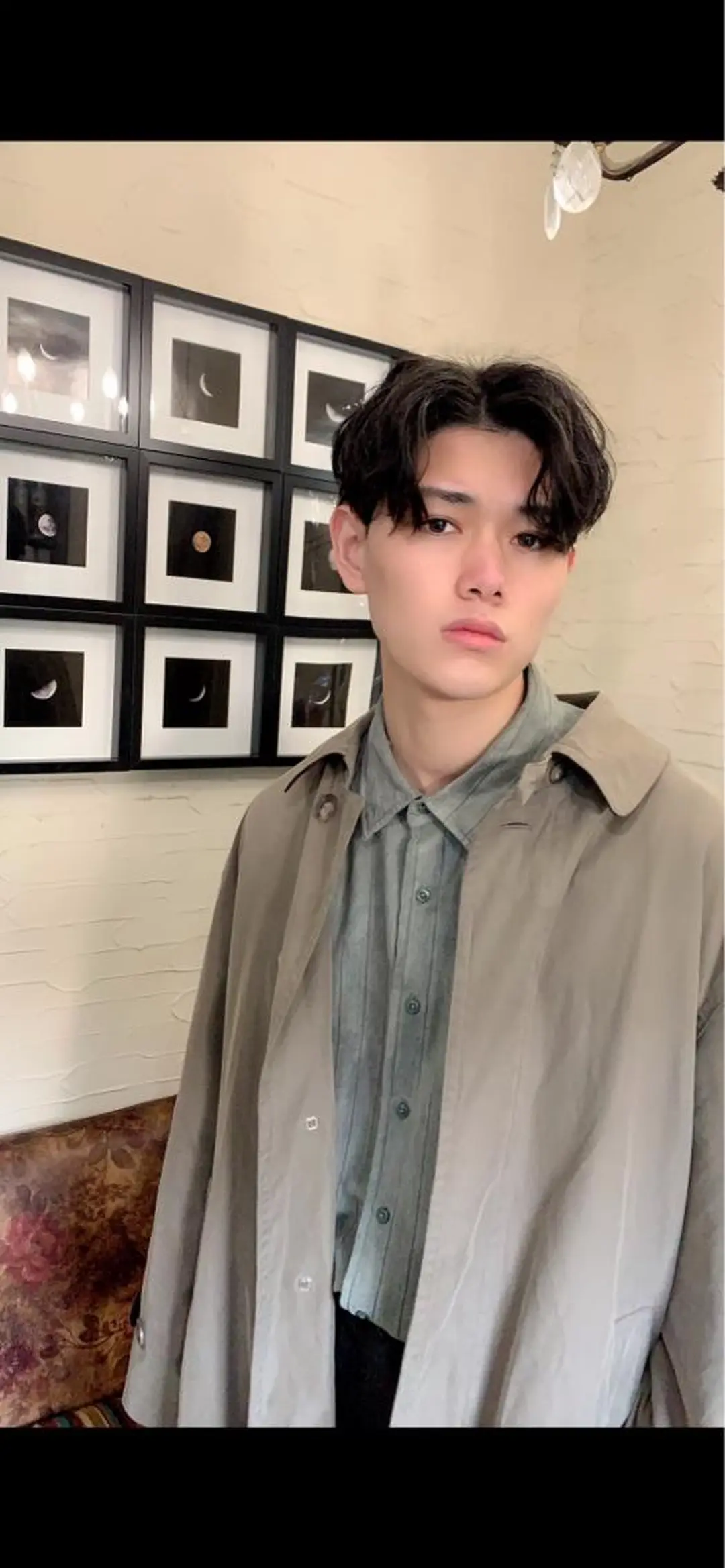 ミディアム メンズ ミディアムパーマ センターパート メンズパーマ メンズStylist 山根慧のヘアスタイル