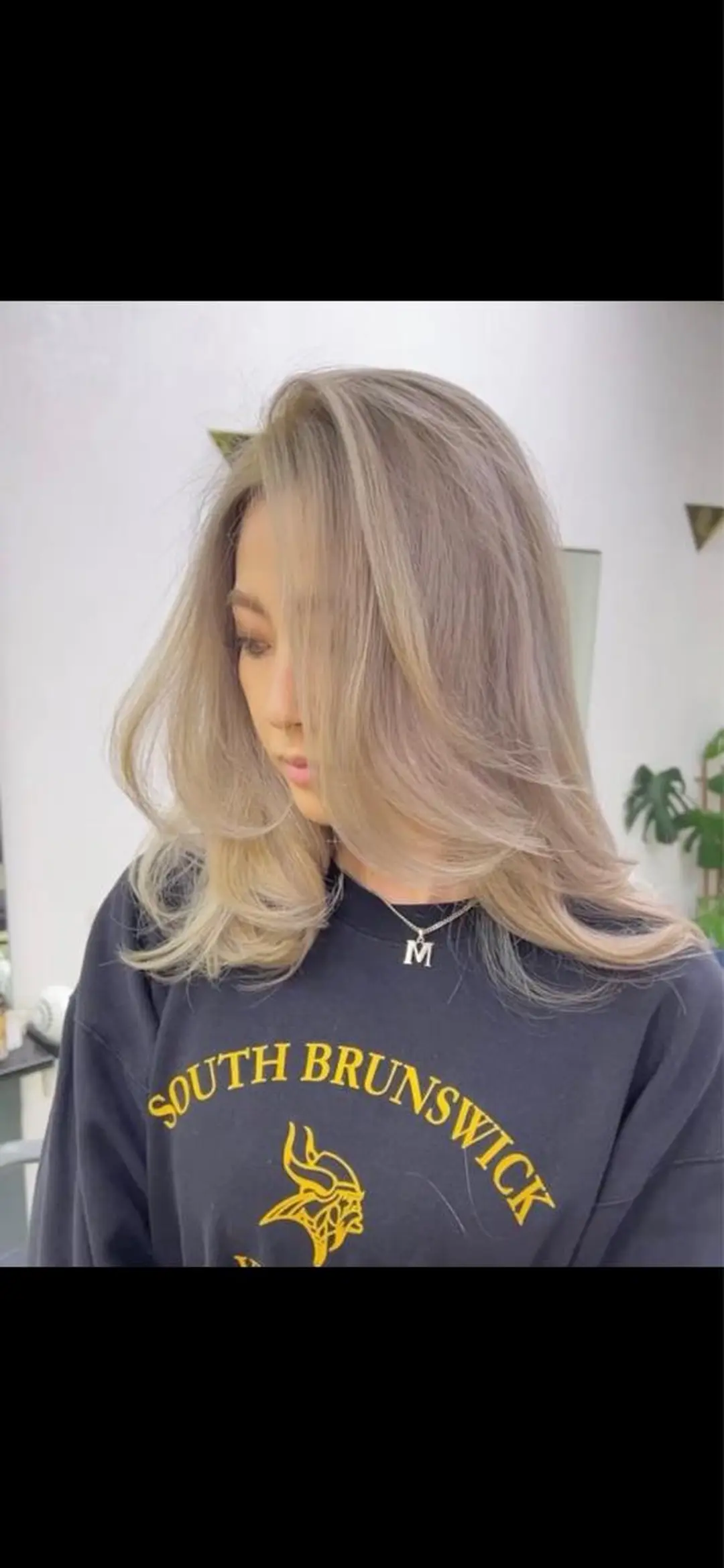 カラー ブリーチ 乕谷 美潮のヘアスタイル