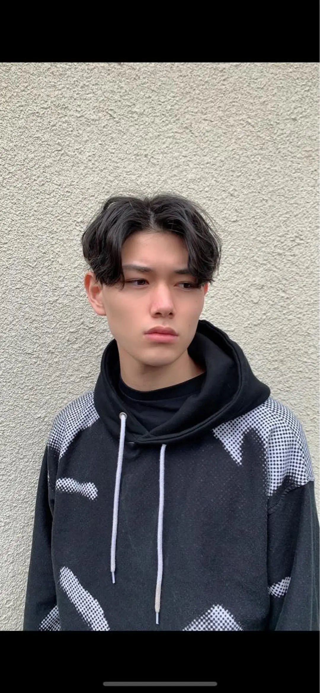 ミディアム パーマ メンズ ミディアムパーマ センターパート メンズパーマ スパイラルパーマ メンズStylist 山根慧のヘアスタイル