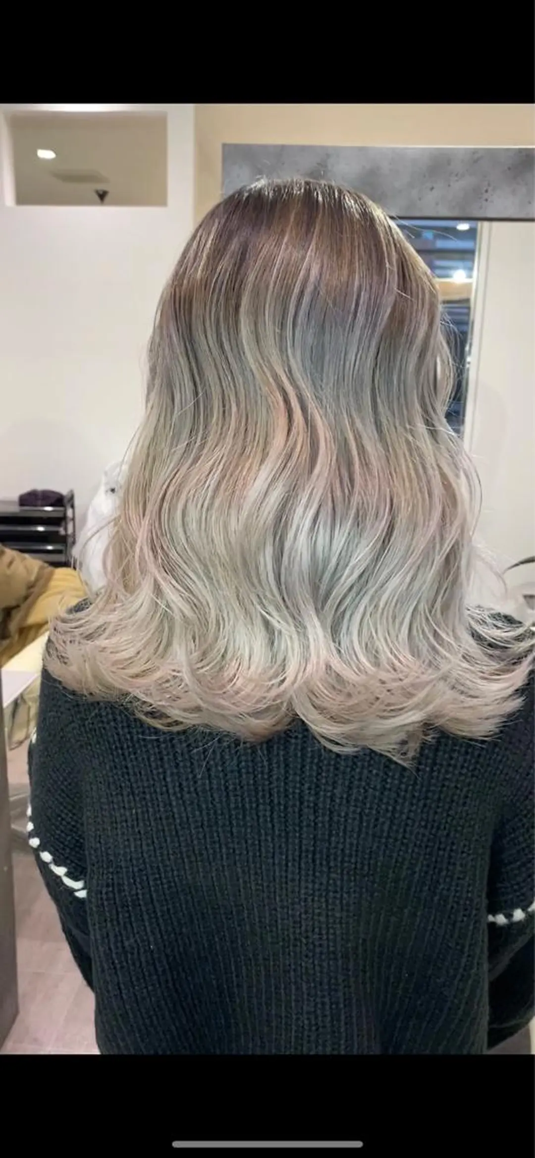 セミロング カラー hair make huit8所属・ハイライト&ブリーチ 💇🏼‍♀MAHOのヘアスタイル