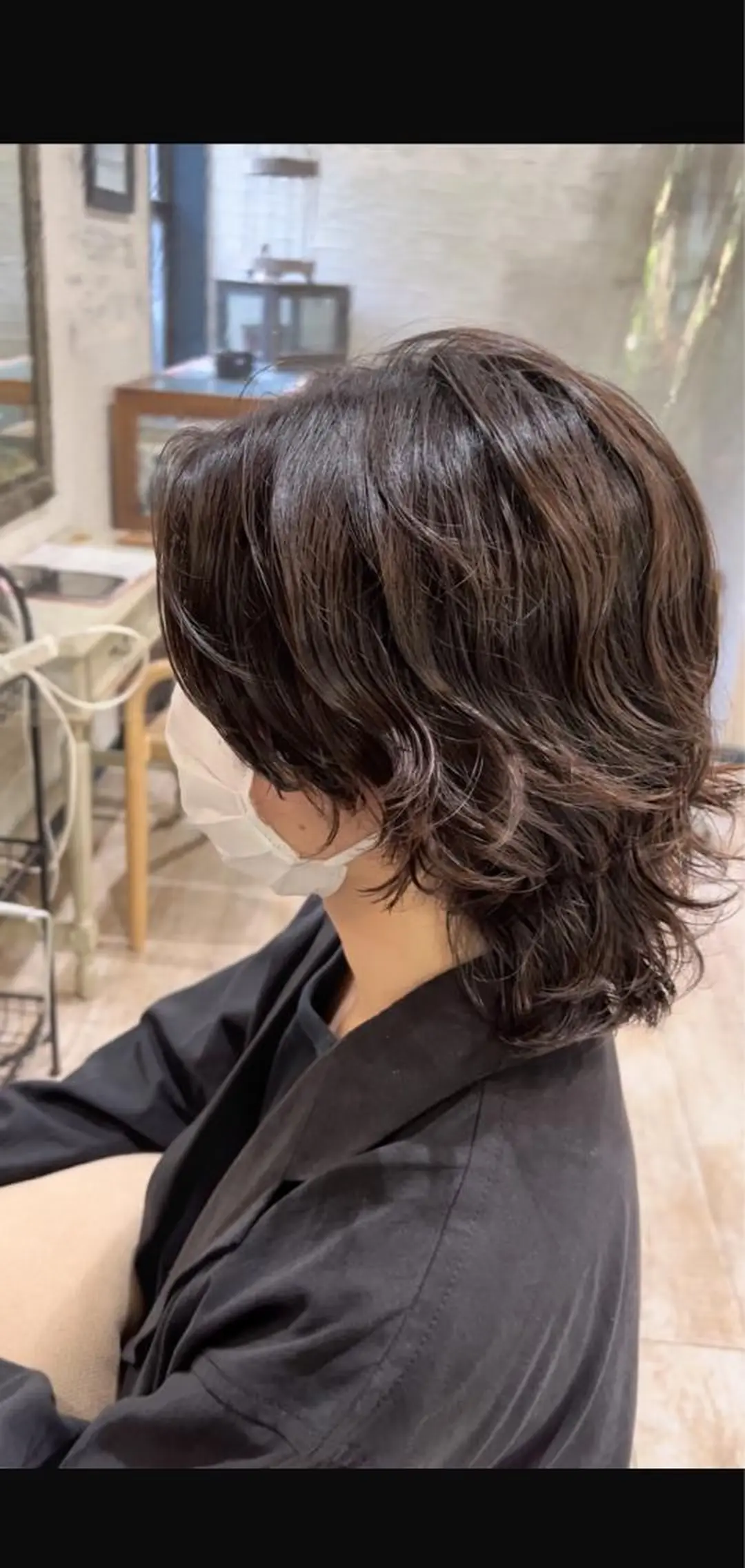 ミディアム パーマ メンズ ミディアムレイヤー ミディアムパーマ メンズブリーチ センターパート フェードカット メンズStylist 山根慧のヘアスタイル