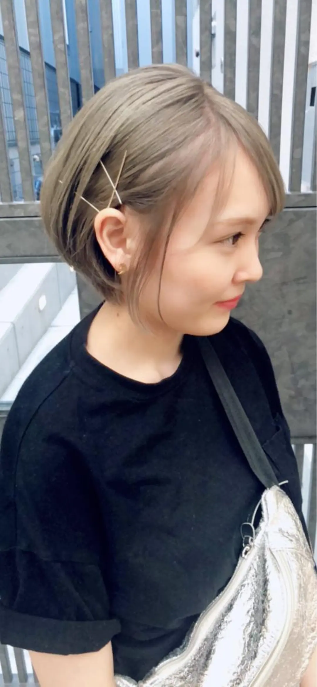 ショート カラー ウルフカット／吉村 桃子のヘアスタイル