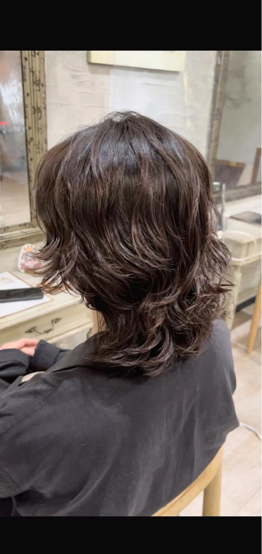 ミディアム パーマ メンズ ミディアムレイヤー ミディアムパーマ メンズブリーチ センターパート フェードカット メンズStylist 山根慧のヘアスタイル